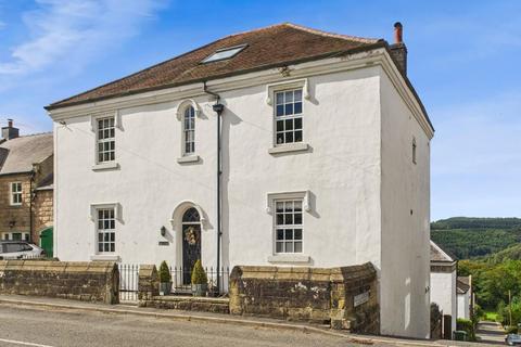 6 bed property, in Church Street, £780,000