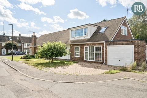 5 bed property, in Montague Close, £575,000