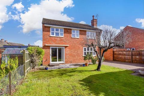 4 bed property, in Ashcroft Road, £550,000