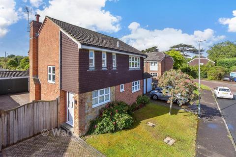 4 bed property, in Ashcroft Road, £550,000