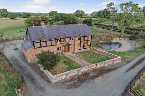 3 bed property, in Coptiviney, £720,000