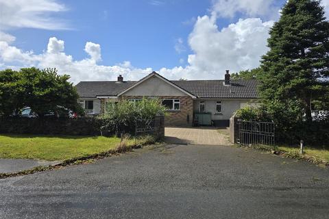 3 bed property, in Brazzacott, £395,000