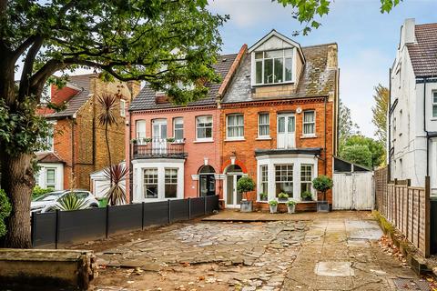 5 bed property, in Sherwood Park Road, £800,000