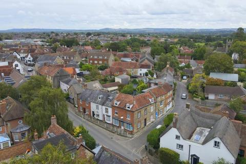4 bed property, in Bridge Street, £250,000