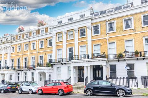 2 bed property, in Sussex Square, £330,000