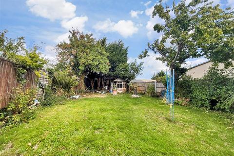 3 bed property, in Runwell Road, £415,000