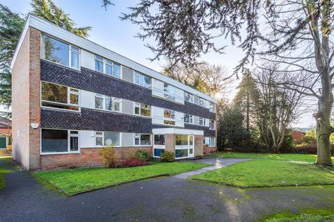 2 bed property, in Keresley Close, £180,000