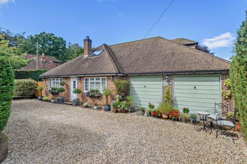 4 bed property, in Botany Hill, £915,000