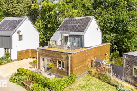 3 bed property, in Great House Farm, £650,000