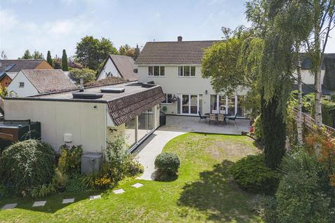 4 bed property, in High Street, £850,000