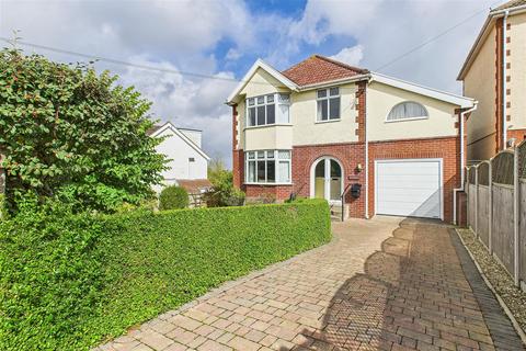 5 bed property, in Dial Hill Road, £780,000