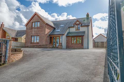 7 bed property, in Beulah, £650,000