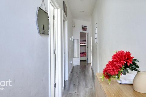 5 bed property, in High Street South, £750,000
