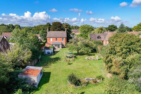 4 bed property, in The Lane, £575,000