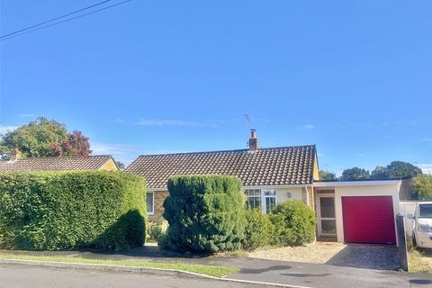 4 bed property, in Meadow Way, £525,000