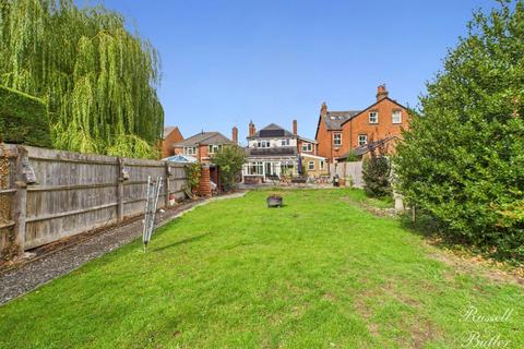 5 bed property, in Station Road, £650,000