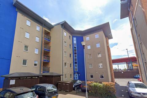2 bed property, in Knightsbridge Court, £154,000