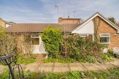 2 bed property, in Belgrade Road, £370,000