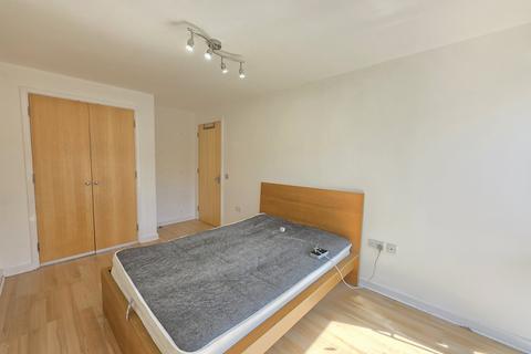 2 bed property, in Kenley Avenue, £360,000