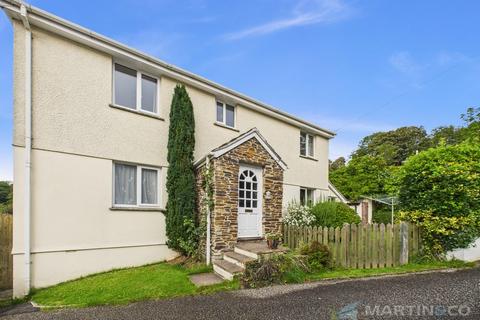 3 bed property, in Coombe, £425,000
