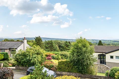 2 bed property, in 21 Hill Crest Drive, £550,000