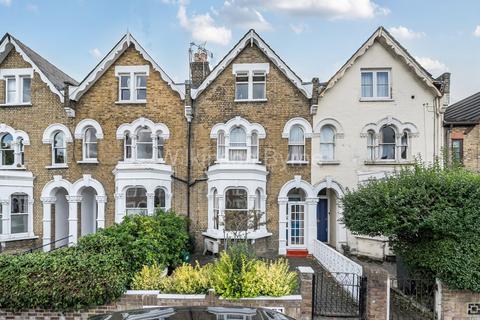 5 bed property, in Palace Gates Road, £995,000