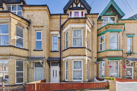 4 bed property, in Lansdowne Road, £131,500