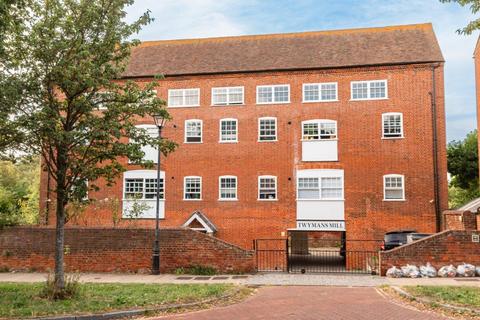 1 bed property, in West Street, £189,995