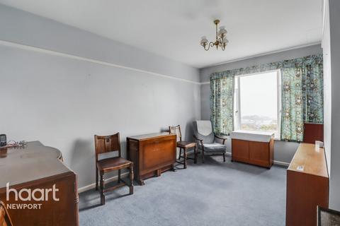 3 bed property, in Clevedon Road, £320,000