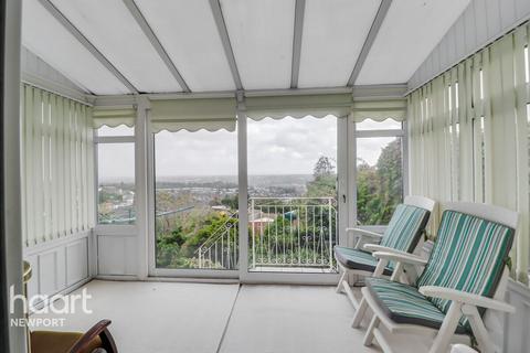 3 bed property, in Clevedon Road, £320,000