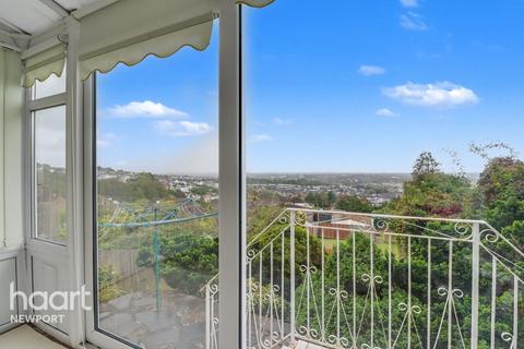 3 bed property, in Clevedon Road, £320,000