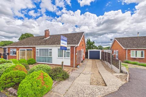 2 bed property, in Richmond Rise, £220,000