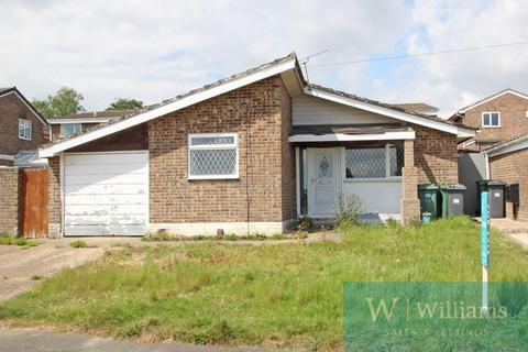 3 bed property, in St. Edmunds Walk, £240,000