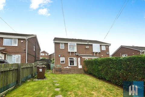 1 bed property, in Woodlands Close, £50,000