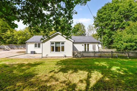 2 bed property, in Woodchurch, £495,000