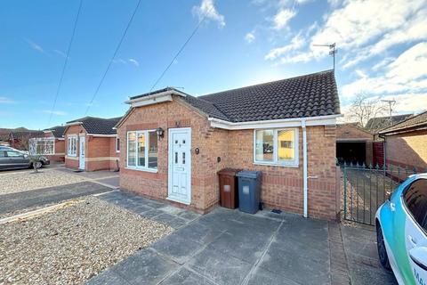 2 bed property, in Aldergrove Crescent, £180,000