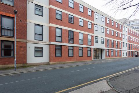 2 bed property, in Cross Street, £80,000