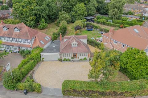 3 bed property, in Grange Road, £850,000