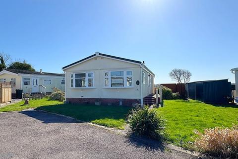 2 bed property, in Upper Pendock, £135,000