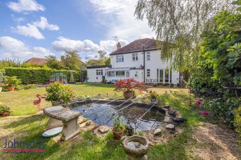 6 bed property, in Cheltenham Road, £650,000