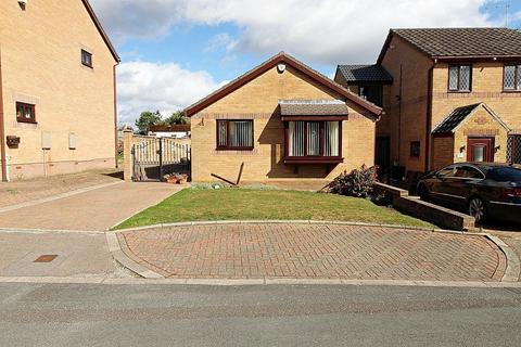 2 bed property, in Fenton Fields, £170,000