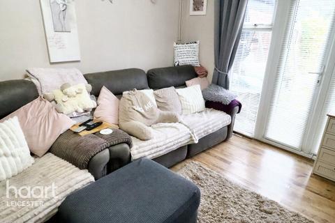 3 bed property, in The Avenue, £265,000