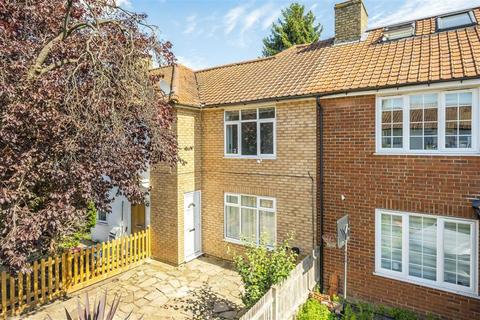 1 bed property, in Alderbury Road, £375,000