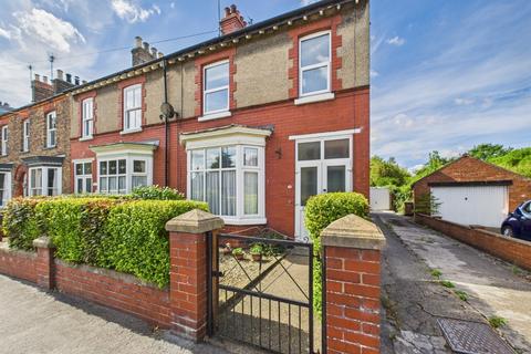 4 bed property, in Victoria Road, £250,000