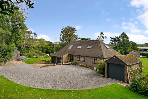 5 bed property, in Stone Street, £899,995