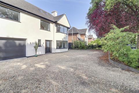 7 bed property, in Pikemere Road, £850,000