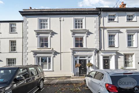 3 bed property, in Castle Street, £800,000