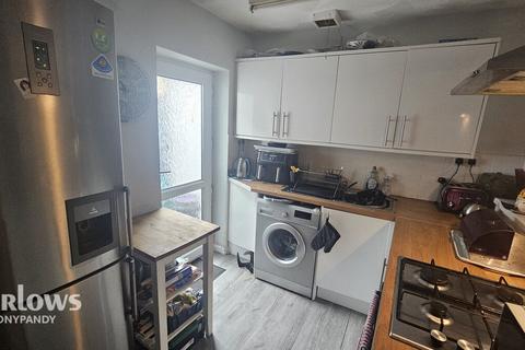 3 bed property, in Primrose Terrace, £130,000