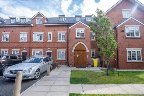 2 bed property, in Lynwood Road, £78,400