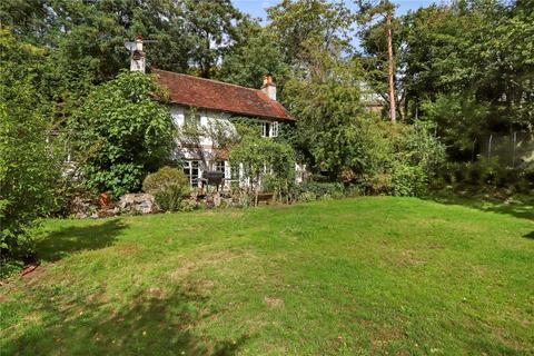 3 bed property, in Aveley Close, £700,000